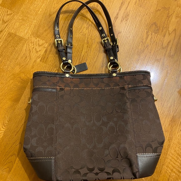 BNWT Coach Signature Tote - Picture 2 of 10